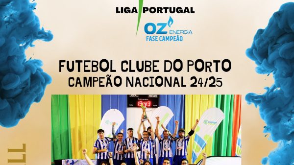 Na imagem podemos ver os atleras do FC Porto e Equipa Técnica a levantarem o Troféu.