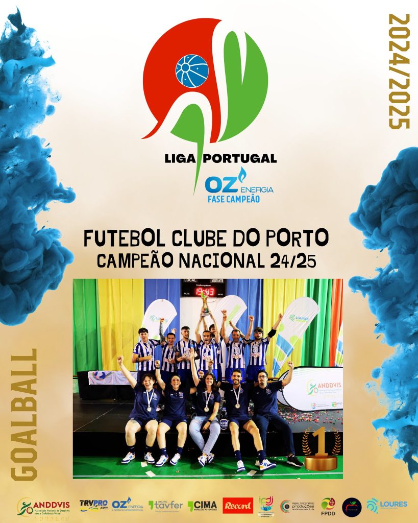 Na imagem podemos ver os atleras do FC Porto e Equipa Técnica a levantarem o Troféu.