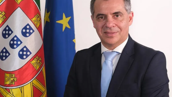Na imagem está o Dr. Pedro Dias como Secretário de Estado do Desporto