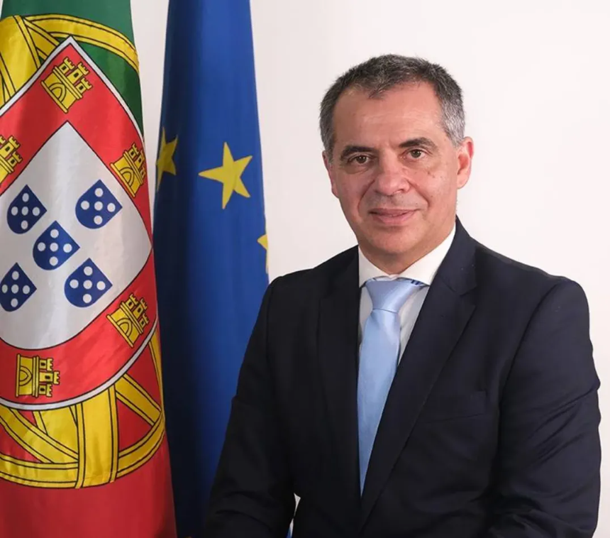 Na imagem está o Dr. Pedro Dias como Secretário de Estado do Desporto